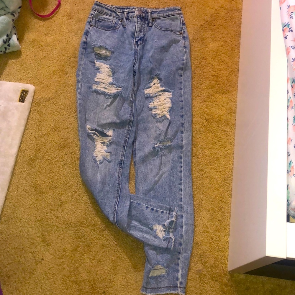 Ripped light blue jeans size 0!